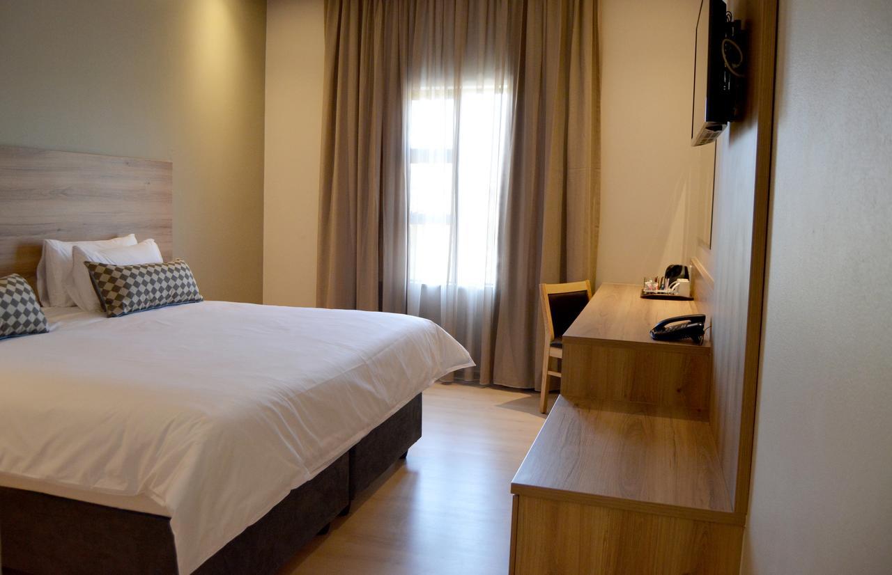 Regal Inn Hotel Midrand Extérieur photo