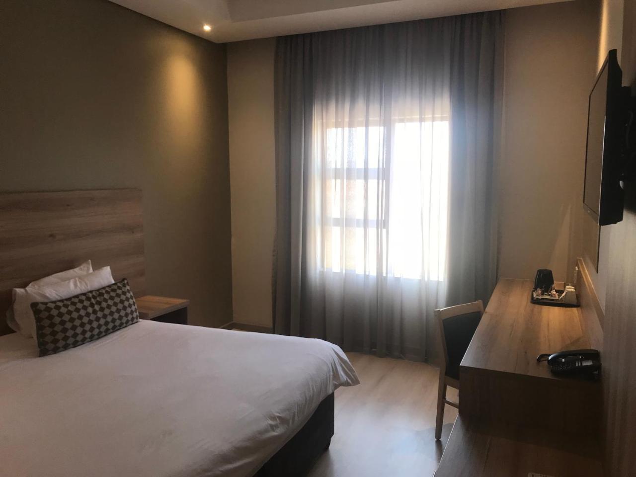 Regal Inn Hotel Midrand Extérieur photo